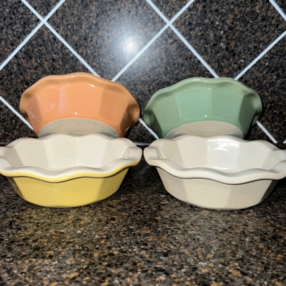 Emile Henry Kitchen Set Of Four Emile Henry Individual Pie Dishes